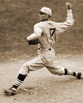 Dizzy Dean pitching